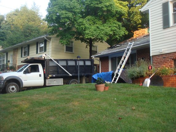 Roofing dump truck